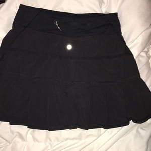 BLACK LULULEMON SKIRT